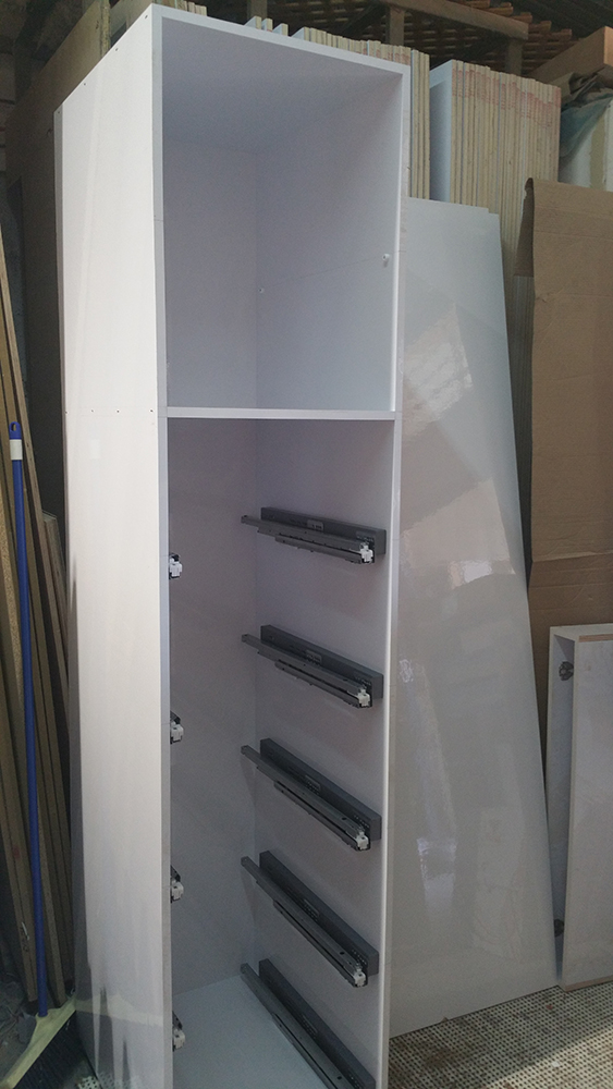 פירזול מדפים נשלפים