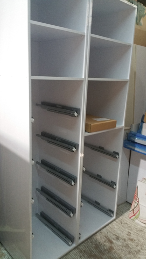 פירזול מדפים נשלפים